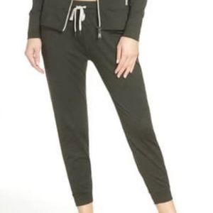 Vuori Joggers (green)